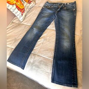 Pre-Owned. In excellent condition. Size 30. Miss Me jeans.